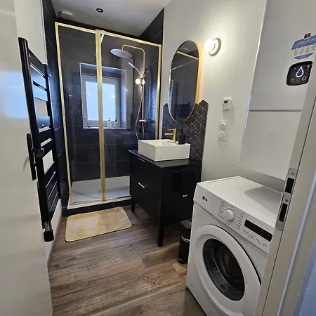 Chic, Contemporaine Au Pied De La Cathedrale