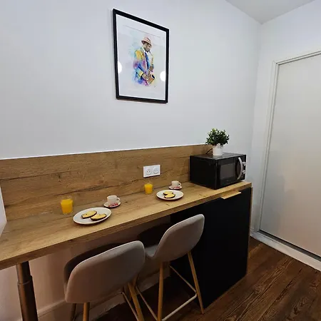 Chic, Contemporaine Au Pied De La Cathedrale Vienne (Isere)